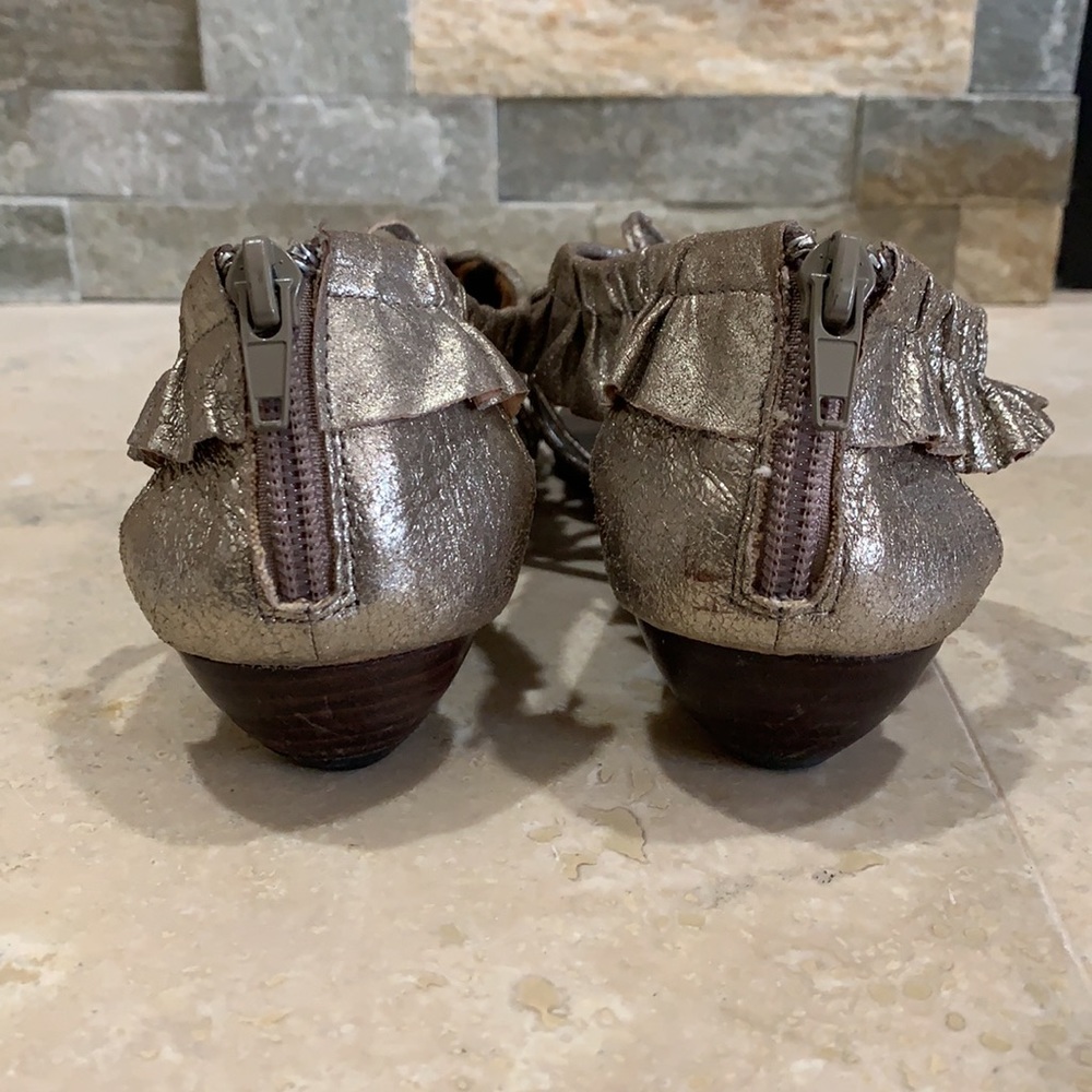 Betsey Johnson CICII Shimmer Ruffle Sandal 7 - Picture 5 of 9
